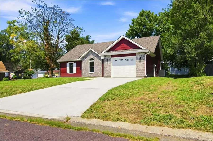 1207 E 11th Street, Sedalia, MO 65301 - #2