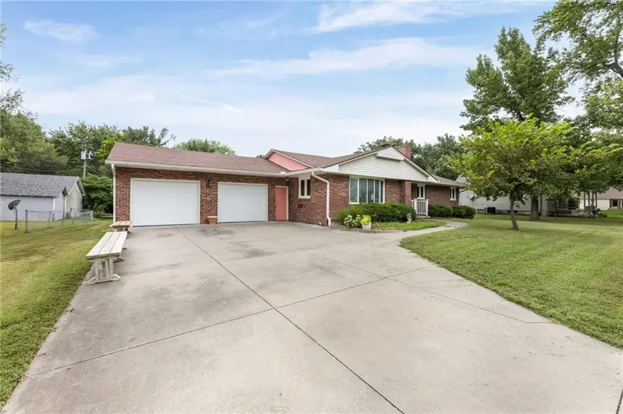 940 S Ash Street, Ottawa, KS 66067 - #2