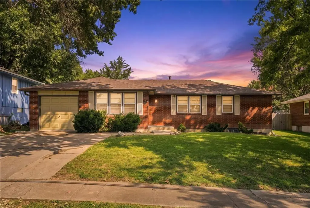 304 NE 88th Street, Kansas City, MO 64155 - #1