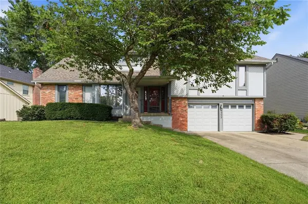 9332 W 116th Terrace, Overland Park, KS 66210