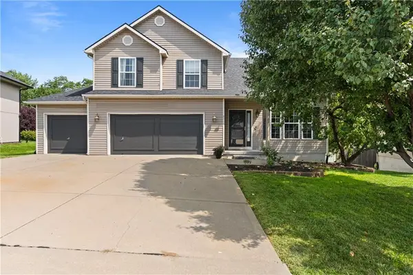 8715 N Robinhood Avenue, Kansas City, MO 64154