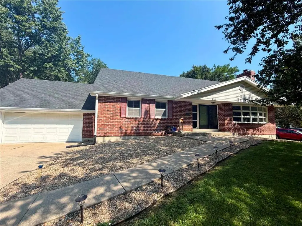 321 S Clayton Avenue, Maryville, MO 64468 - #1