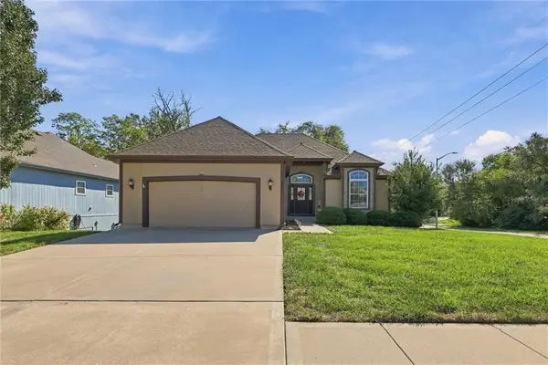 9451 N Adrian Avenue, Kansas City, MO 64154
