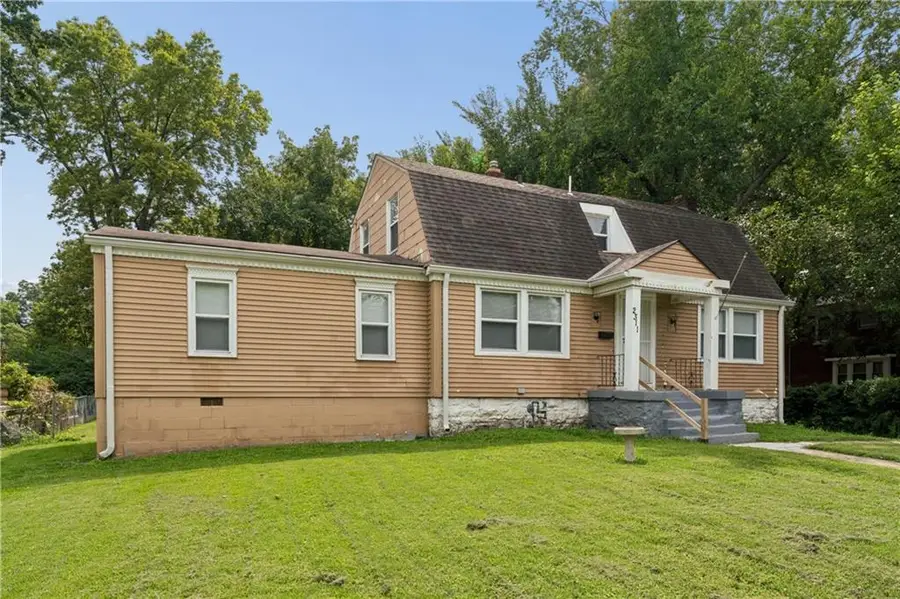 2311 E 73rd Street, Kansas City, MO 64132 - #2