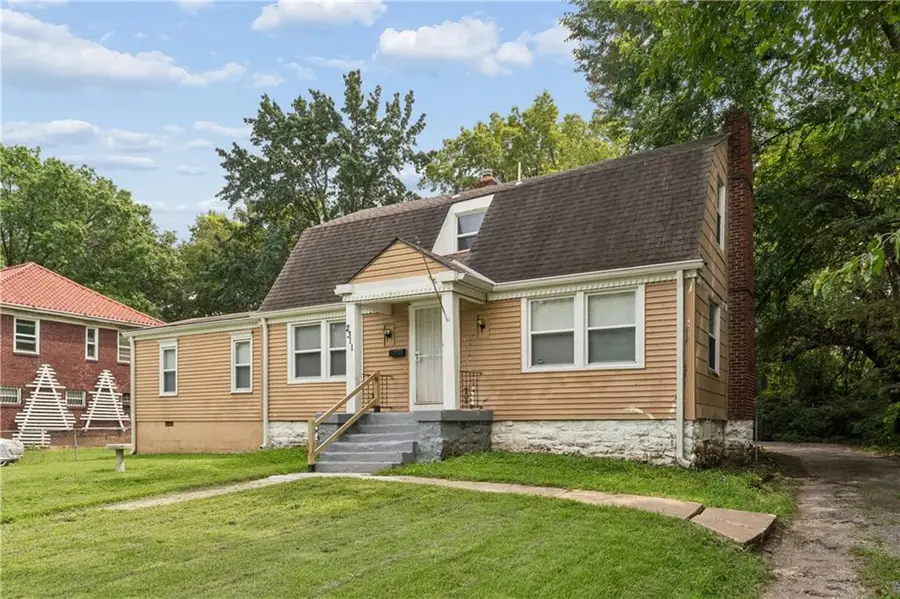 2311 E 73rd Street, Kansas City, MO 64132 - #3