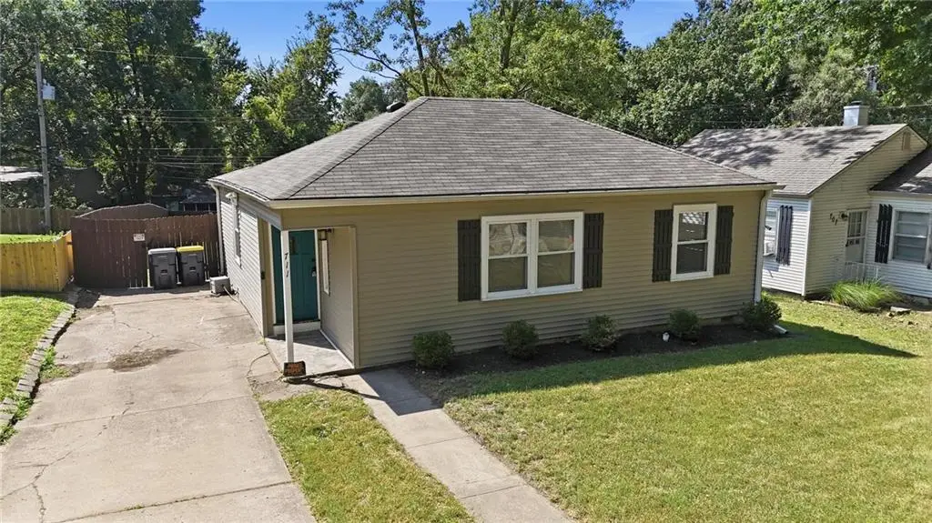 711 NE 45th Street, Kansas City, MO 64116 - #1