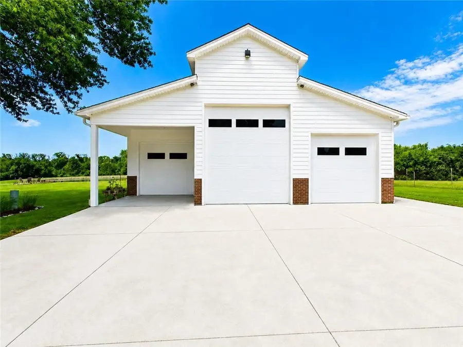 3318 S Bellechase Drive, Grain Valley, MO 64029 - #3