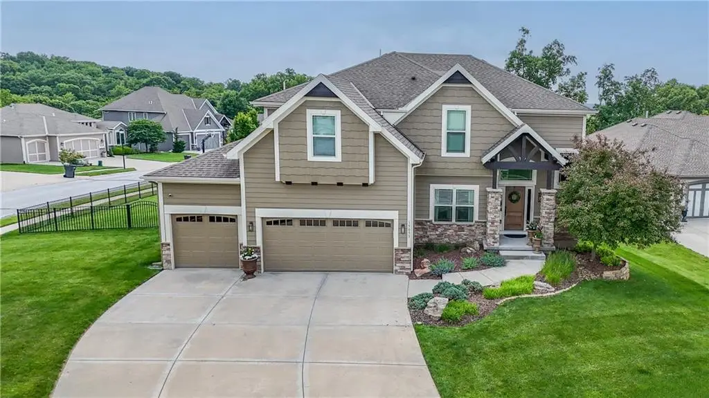 15053 Eagle Lane, Parkville, MO 64152 - #1