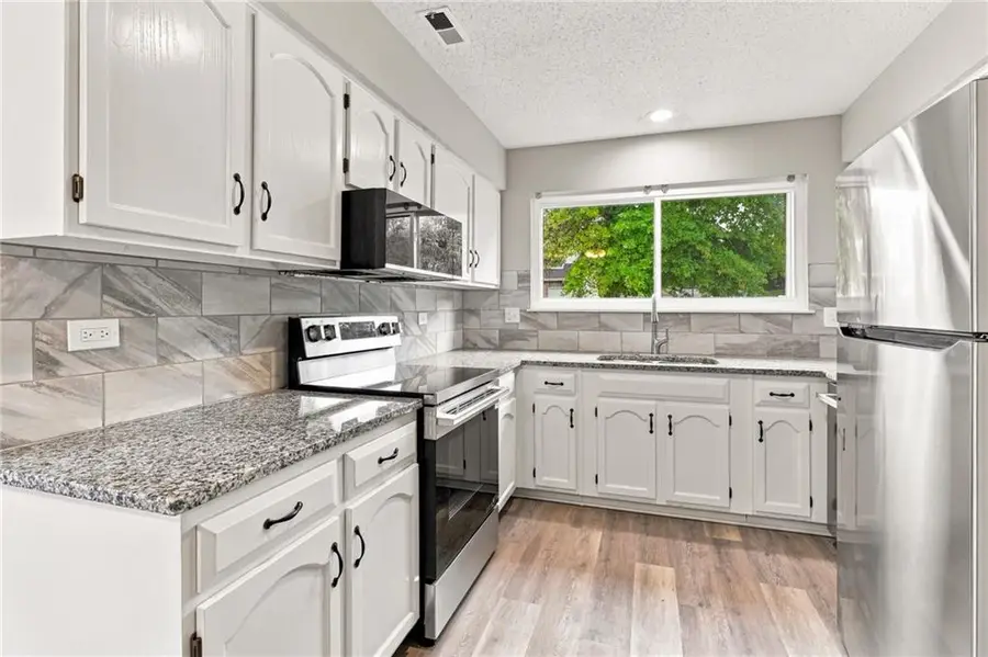 8860 Gallery Street, Lenexa, KS 66215 - #2