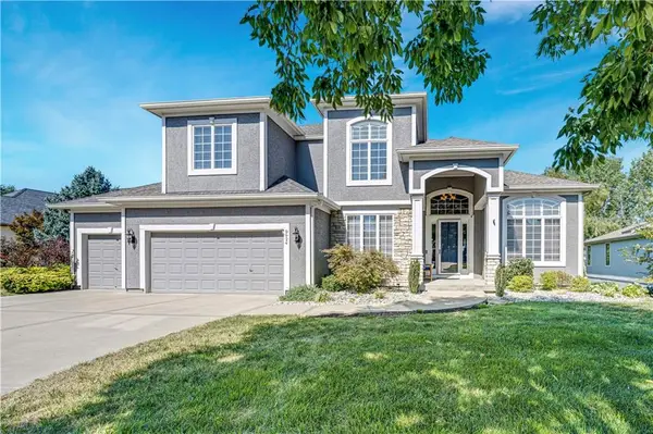 9924 Skyview Lane, Lenexa, KS 66220