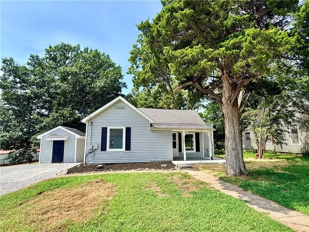 422 S Mulberry Street, Warrensburg, MO 64093 - #1