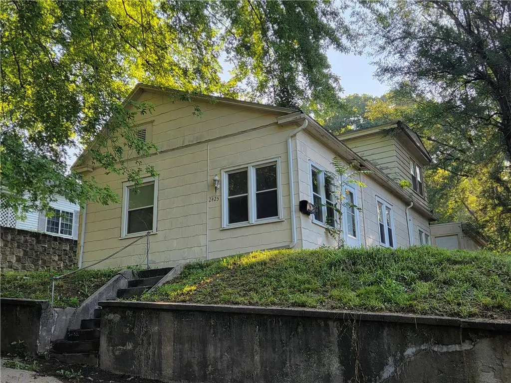 2425 S 15th Street, Saint Joseph, MO 64503 - #1