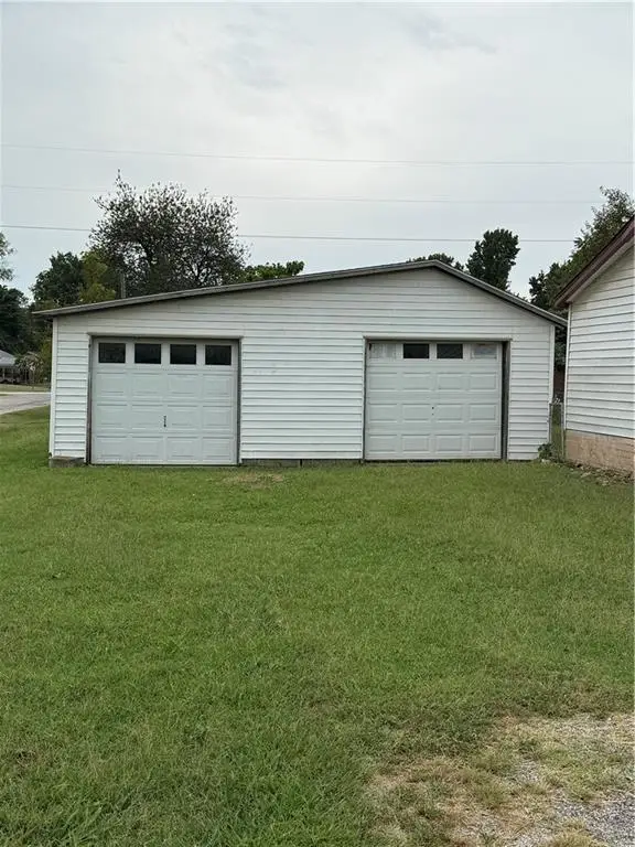 923 E Walnut Street, Rich Hill, MO 64779 - #3