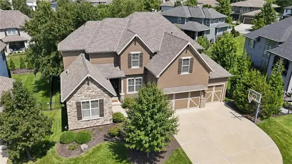 9404 W 163rd Place, Overland Park, KS 66085