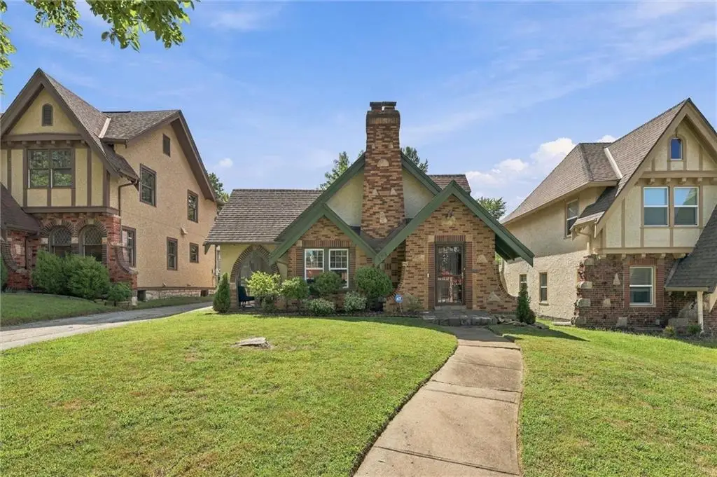 405 E Gregory Boulevard, Kansas City, MO 64131 - #1