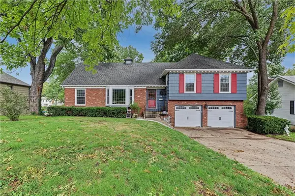 9147 Westbrooke Drive, Overland Park, KS 66214