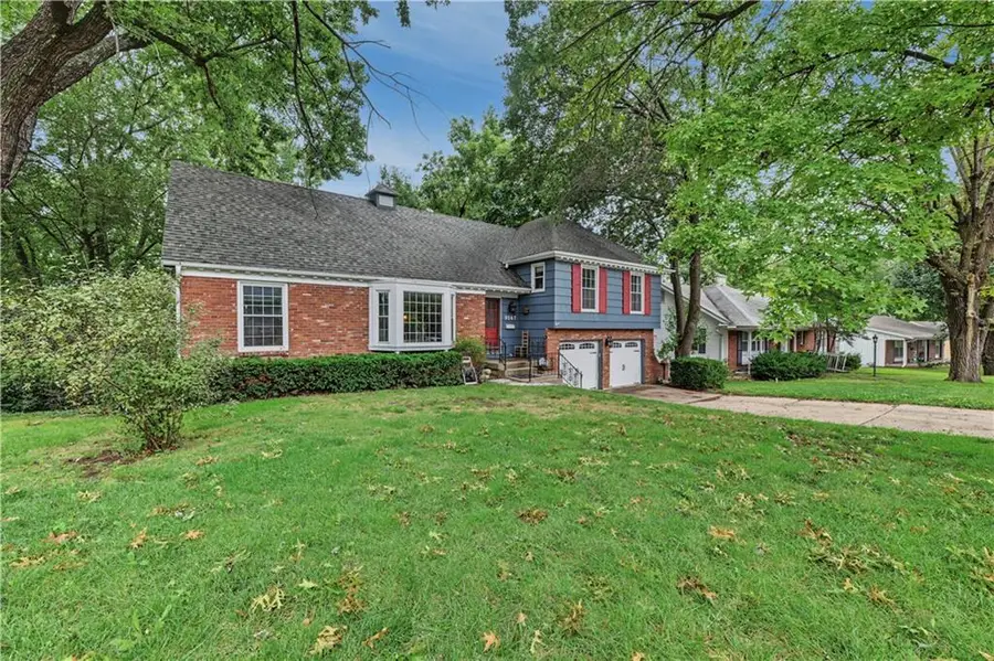 9147 Westbrooke Drive, Overland Park, KS 66214 - #2