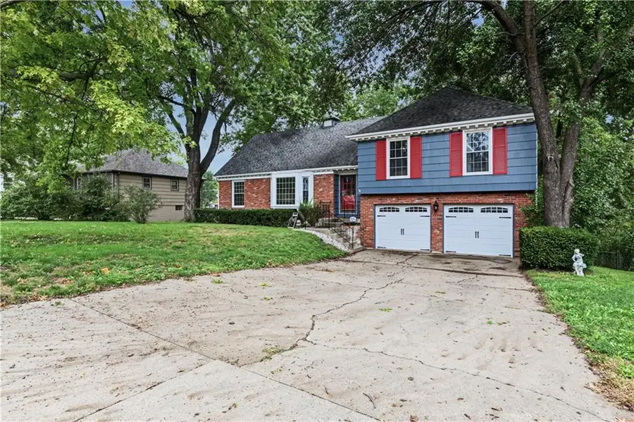 9147 Westbrooke Drive, Overland Park, KS 66214 - #3