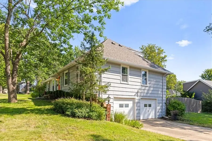 10543 Monroe Avenue, Kansas City, MO 64137 - #2