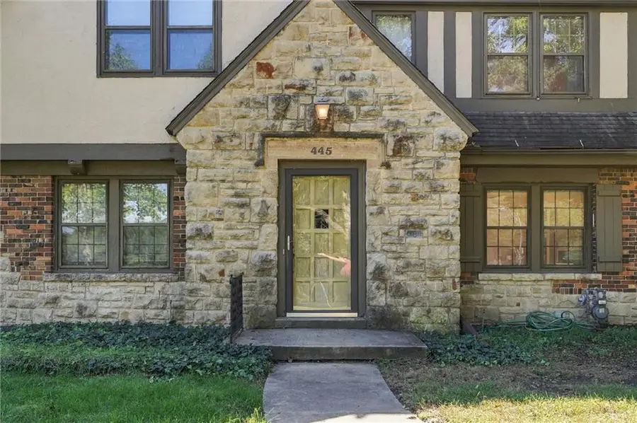 445 W 66th Terrace, Kansas City, MO 64113 - #3