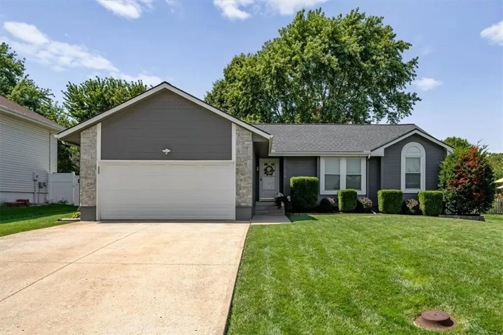654 SE Canterbury Lane, Lees Summit, MO 64063 - #1