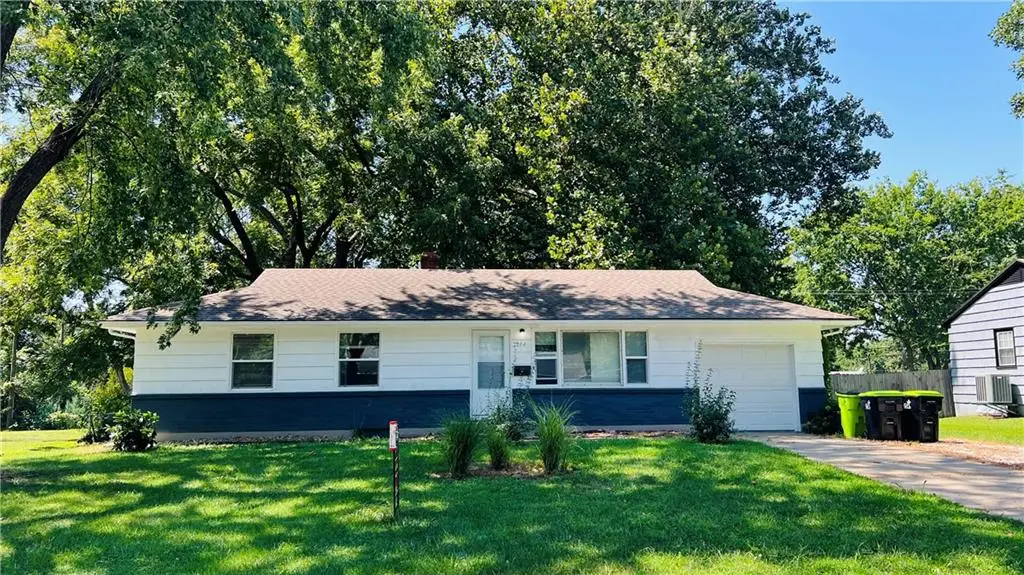 204 N Park Drive, Belton, MO 64012 - #1