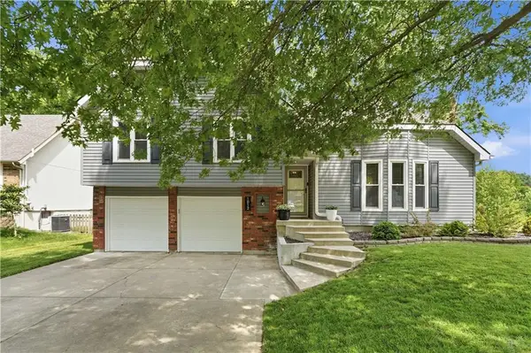 1012 S Winterbrooke Drive, Olathe, KS 66062