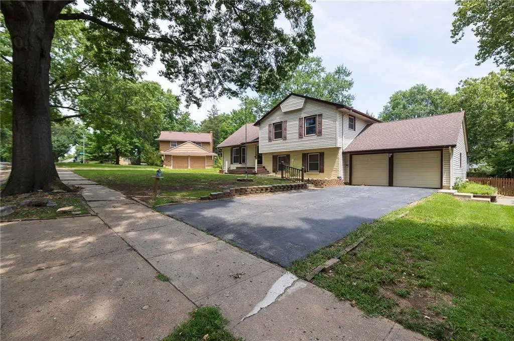 11209 Walnut Street, Kansas City, MO 64114 - #1