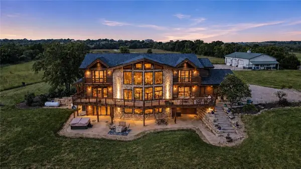 521 N 1450th Road, Lawrence, KS 66049