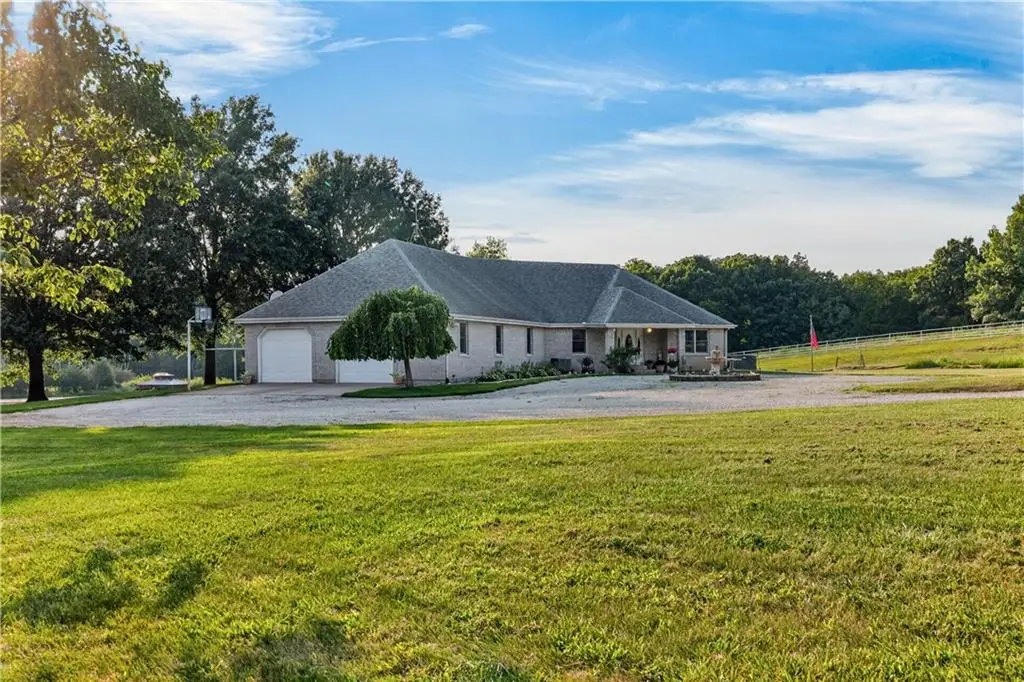 21185 R Road, Holton, KS 66436 - #1