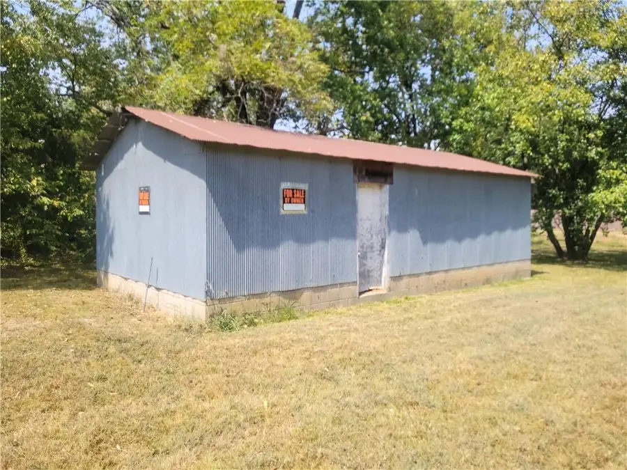 712 E Walnut Street, Girard, KS 66743 - #2