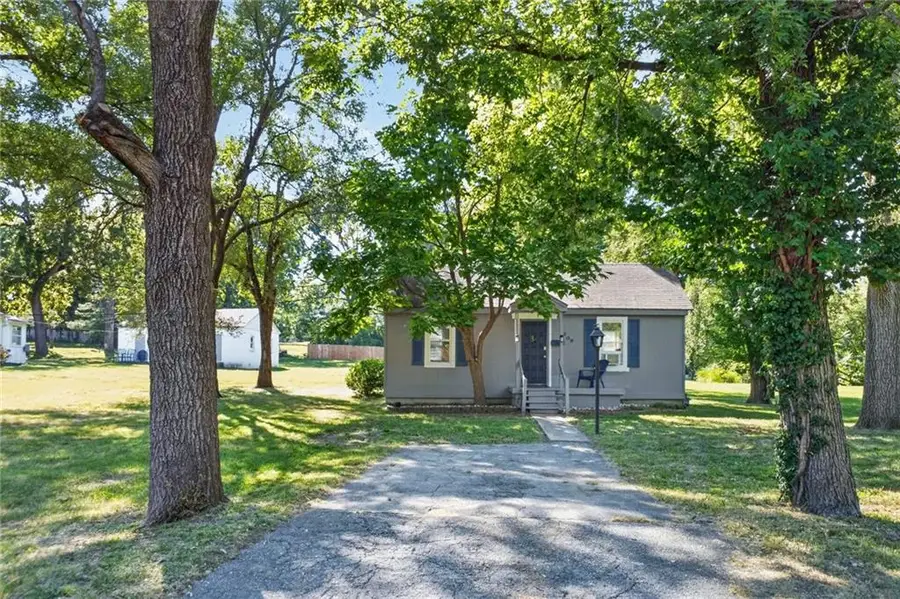 5308 Quivira Road, Shawnee, KS 66216 - #2