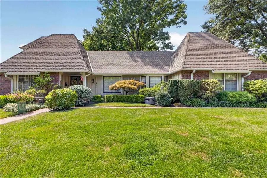 9722 Briar Street, Overland Park, KS 66207 - #3