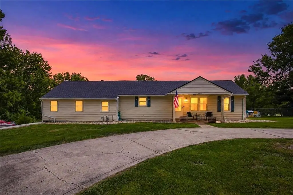 8915 N Lathrop Drive, Kansas City, MO 64155 - #1