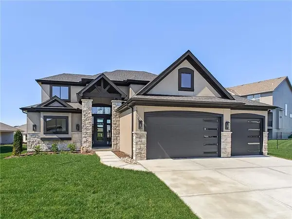 16724 S Twilight Lane, Olathe, KS 66062