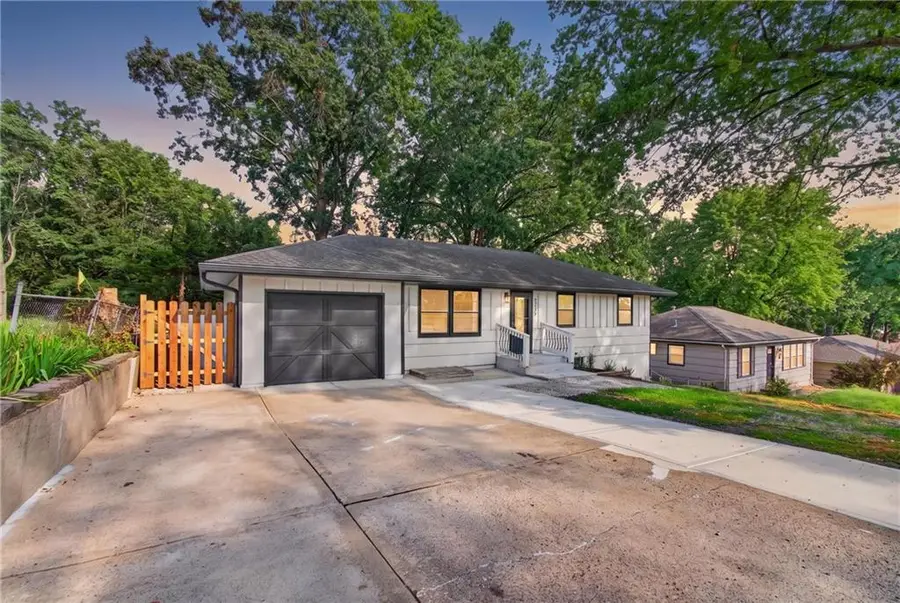 3737 N Walrond Avenue, Kansas City, MO 64117 - #2