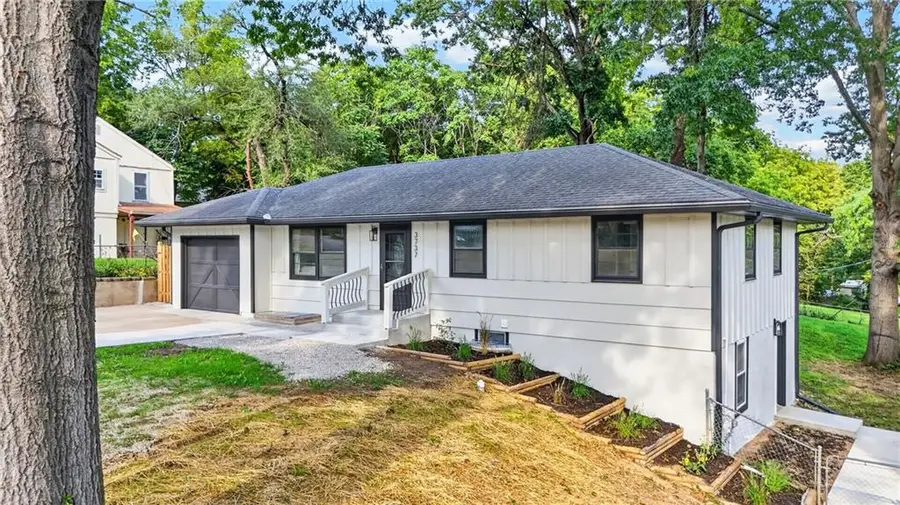3737 N Walrond Avenue, Kansas City, MO 64117 - #3