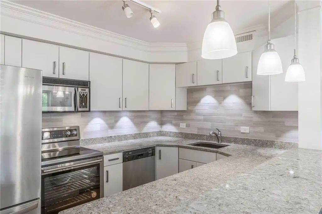 310 W 49th Street #606, Kansas City, MO 64112 - #1