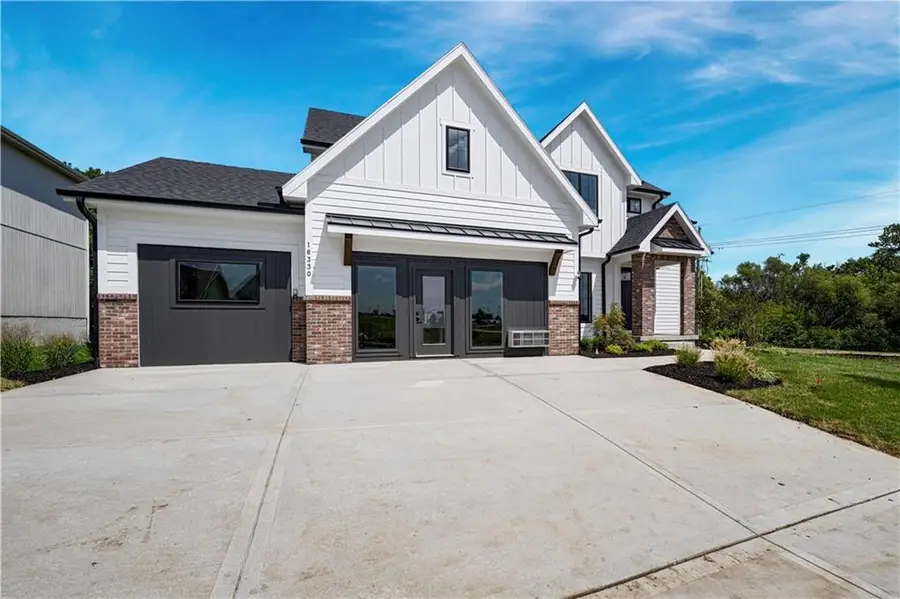 18330 W 195 Street, Spring Hill, KS 66083 - #2