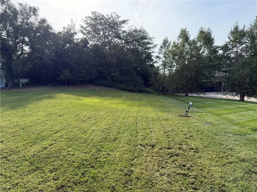 12021 Country Club Court, Parkville, MO 64152 - #2