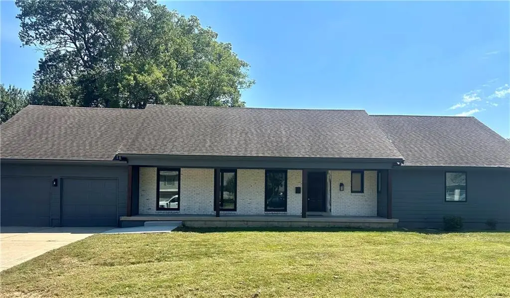 6901 W 101st Street, Overland Park, KS 66212 - #1