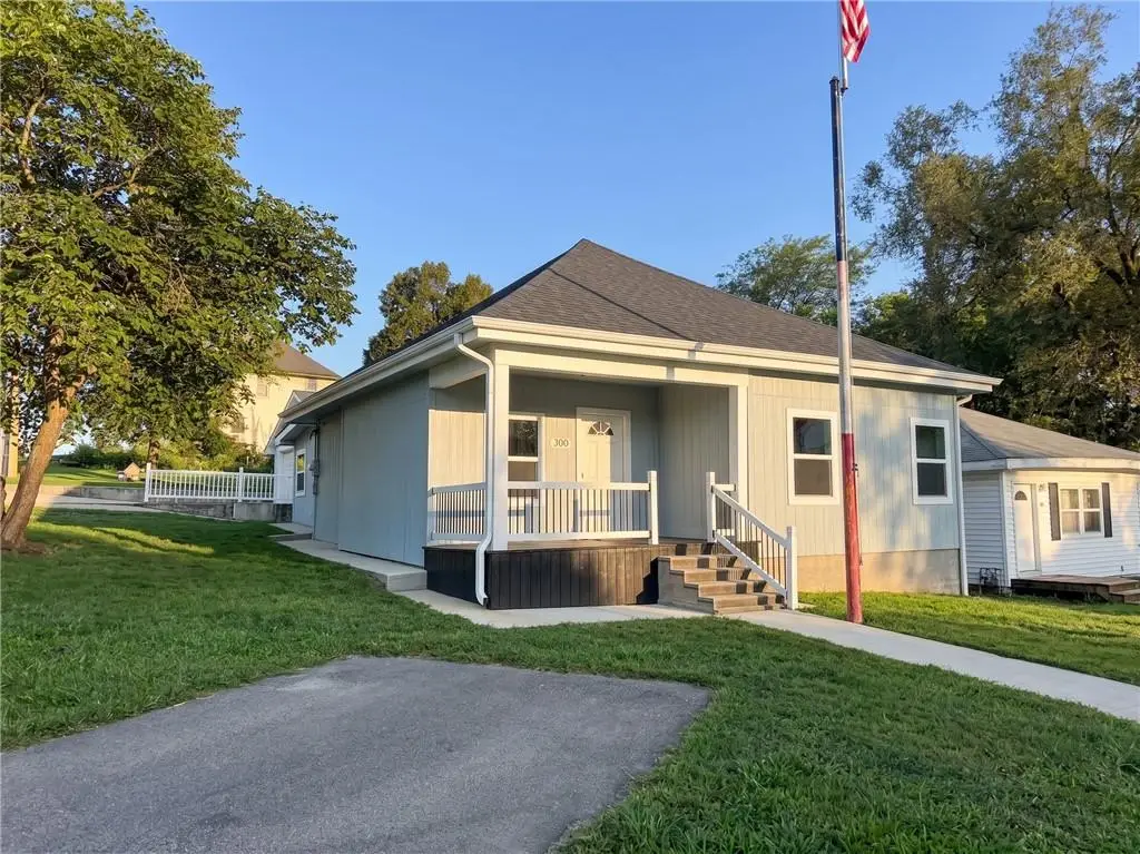 300 W 7th Street, Trenton, MO 64683 - #1