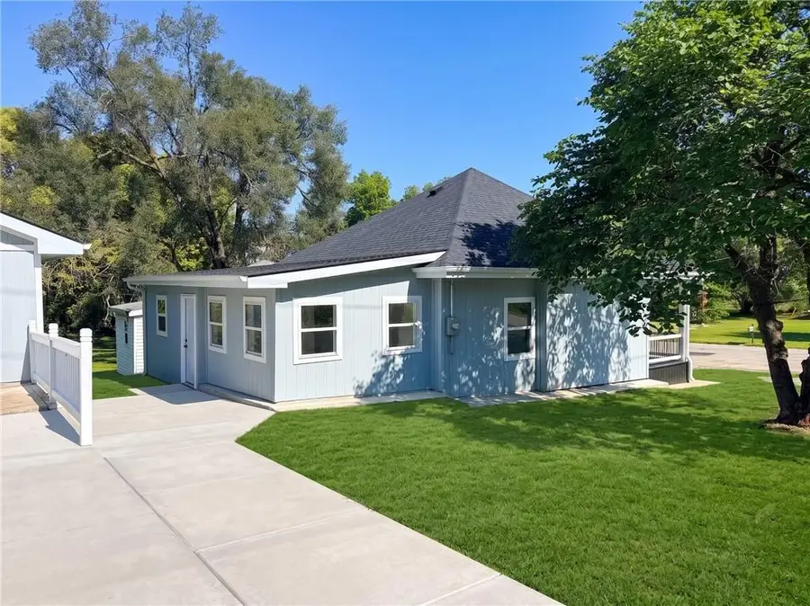 300 W 7th Street, Trenton, MO 64683 - #3