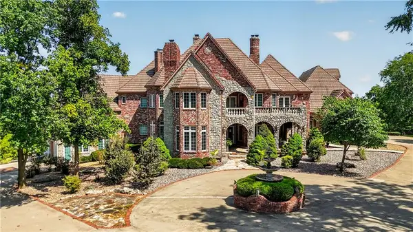 14707 Mission Road, Leawood, KS 66224