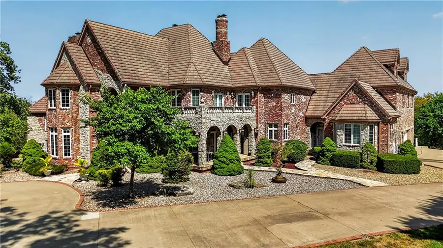 14707 Mission Road, Leawood, KS 66224 - #3