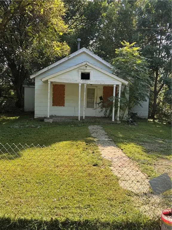 8325 Brooklyn Avenue, Kansas City, MO 64132 - #1