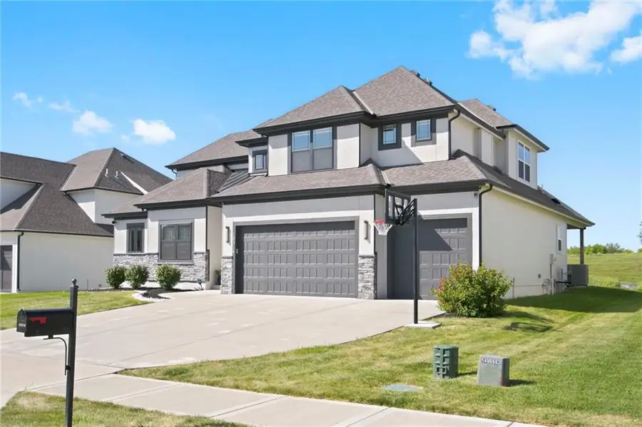 10514 N Hawthorne Avenue, Kansas City, MO 64157 - #2