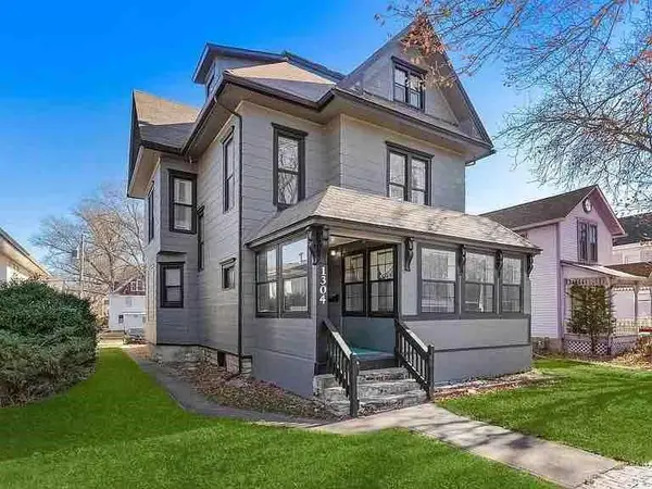1304 Massachusetts Street, Lawrence, KS 660