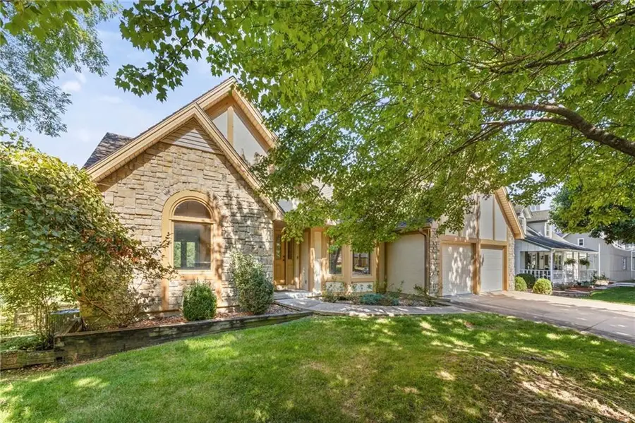 5607 N Flint Ridge Road, Kansas City, MO 64151 - #2