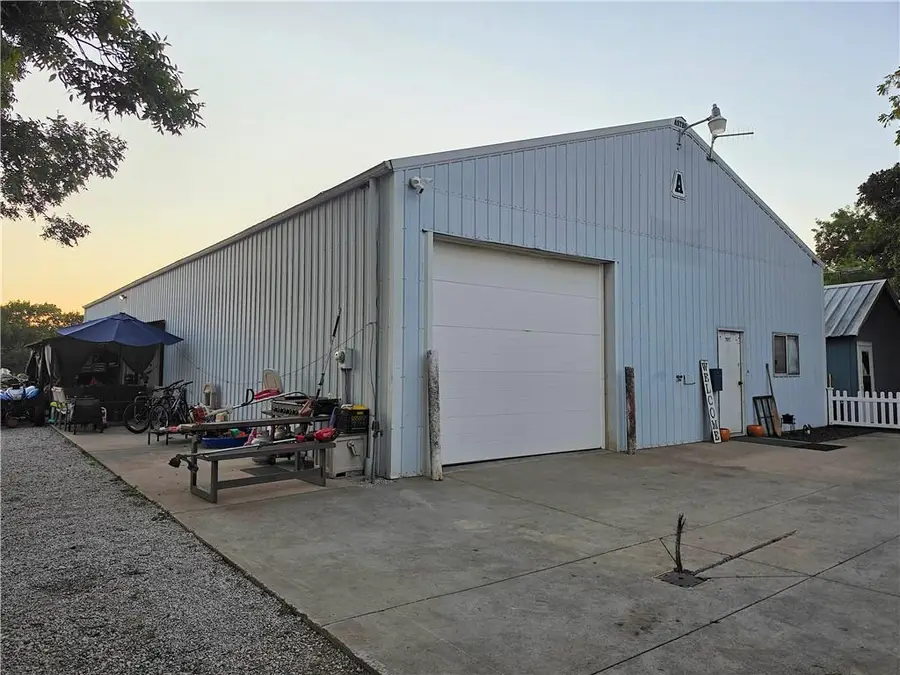 1002 W 4th Avenue, Garnett, KS 66032 - #3